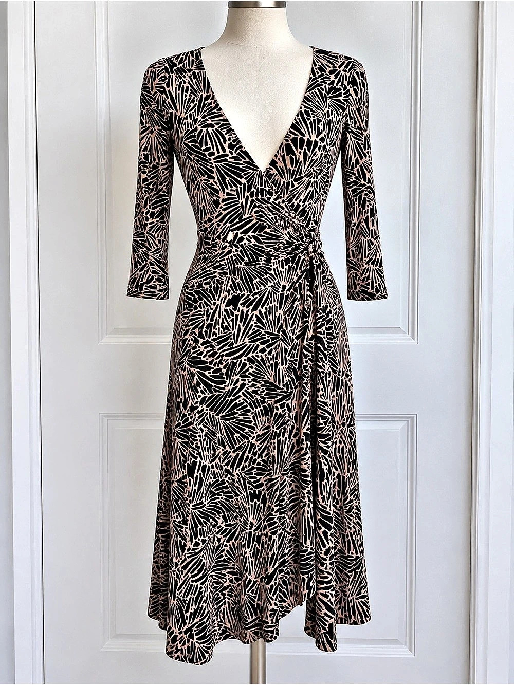 BCBGMAXAZRIA Abstract Print Midi Dress Size XS Like New